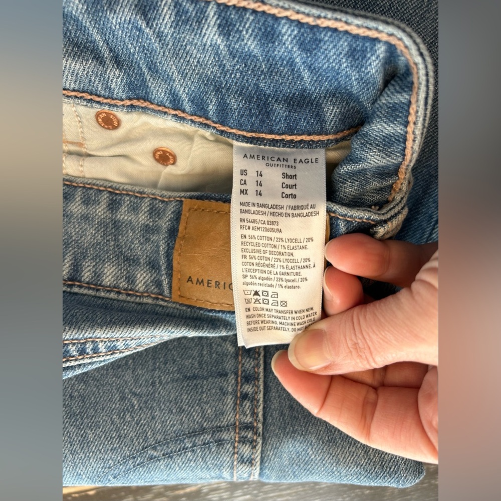 Awesome & Super flattering pair of American Eagle High Rise, Flare (wide leg) - Picture 5 of 13
